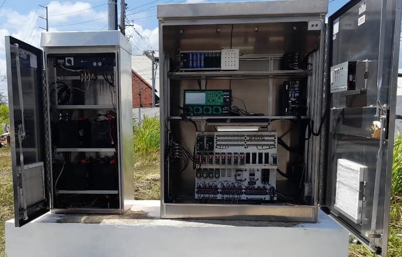 Outdoor electrical control cabinets with UPS batteries and traffic signal electronics